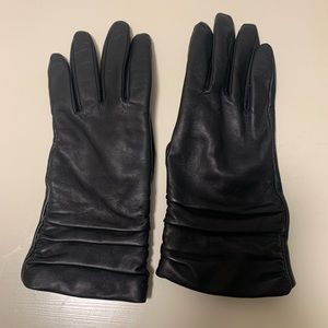 Neiman Marcus cashmere lined leather gloves